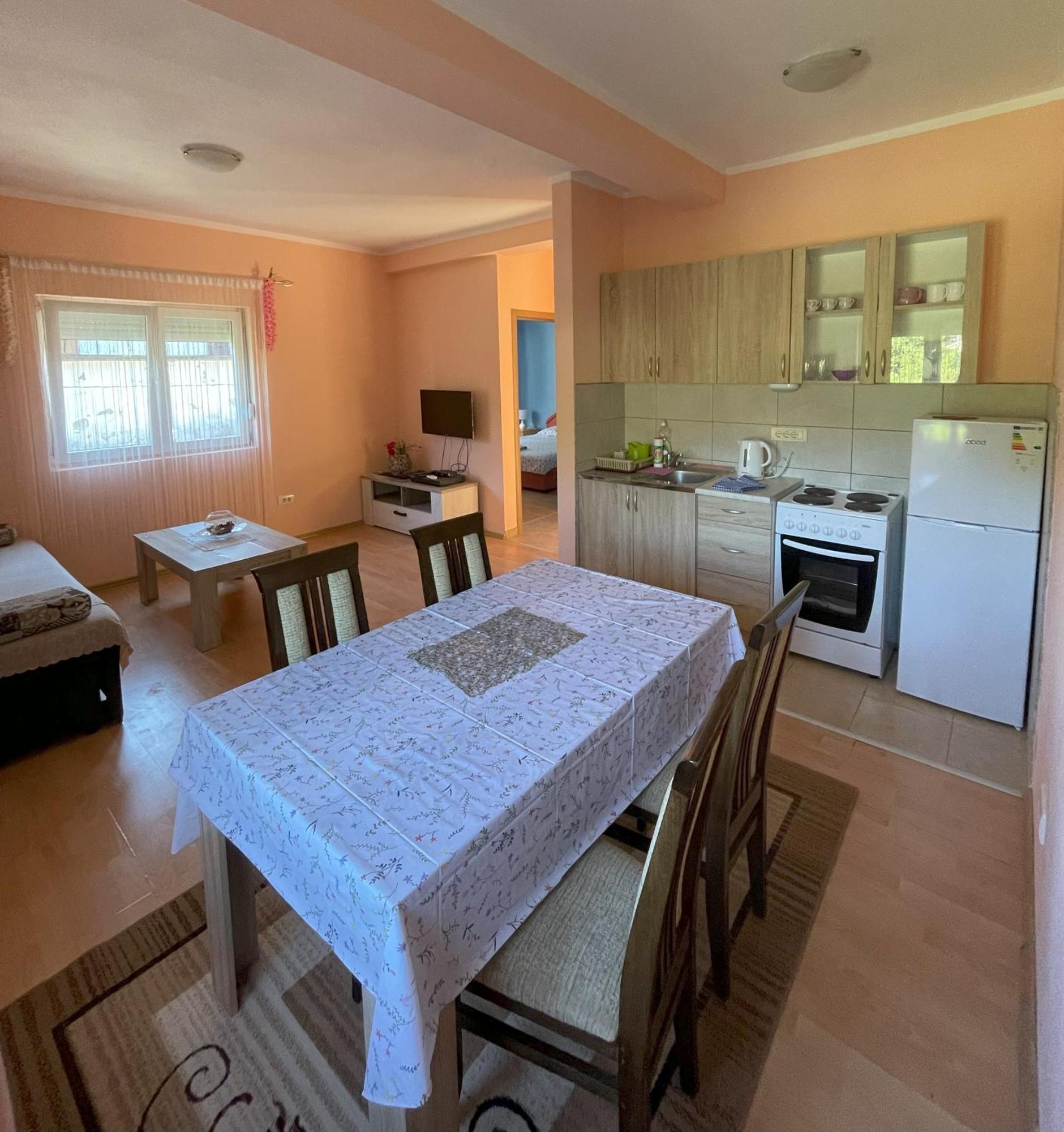 Apartments Simic Каменари Екстериор снимка