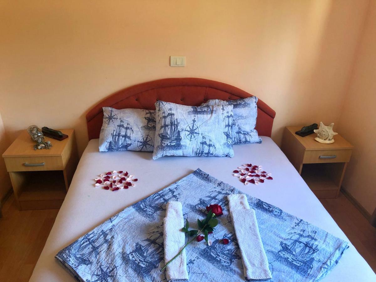 Apartments Simic Каменари Екстериор снимка