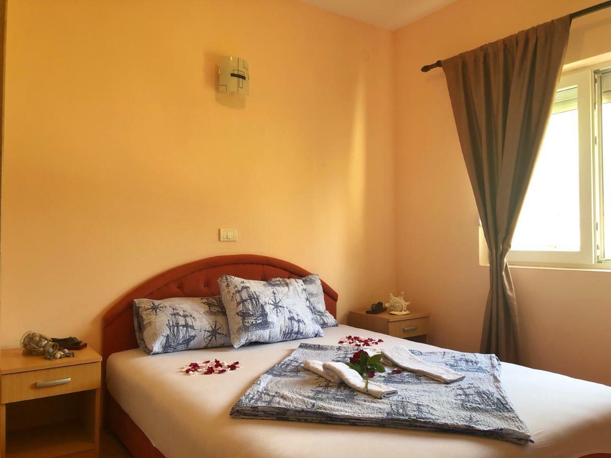 Apartments Simic Каменари Екстериор снимка